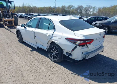 2021 Toyota Camry Se z USA, uszkodzony, nr VIN 4T1G11AK2MU588530